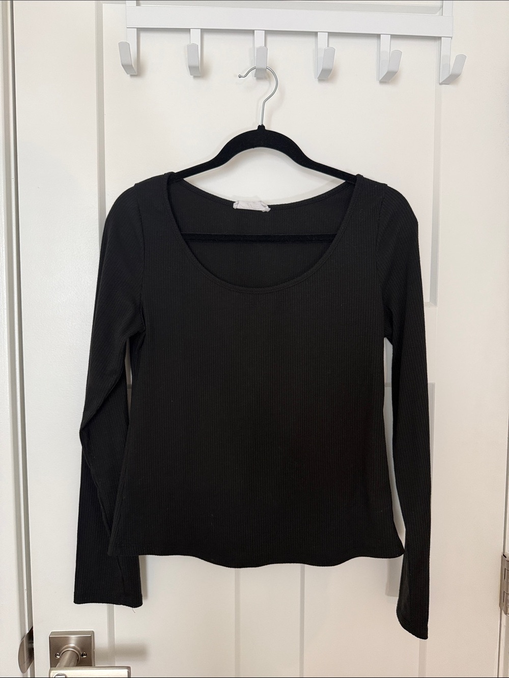 Carly Jean Los Angeles Black Ribbed Scoop-Neck Long Sleeve Top